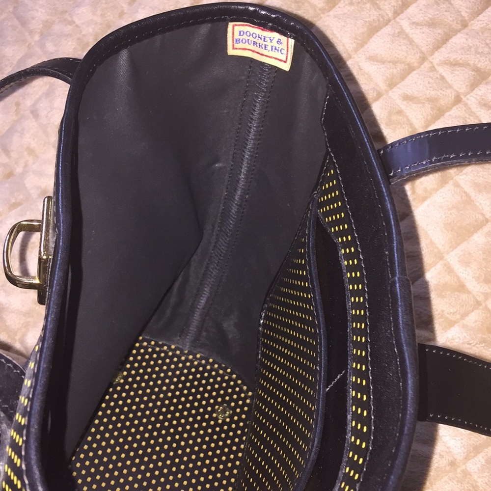 Black shoulder tote bag by Dooney & Bourke - Picture 3 of 7